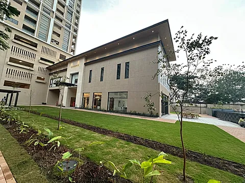 Modern 3.5 BHK Flat with Excellent Connectivity