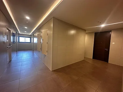 Modern 3.5 BHK Flat with Excellent Connectivity