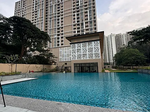 Spacious 4 BHK Luxury Apartment