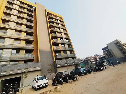 Modern 2 BHK Flat with Excellent Connectivity