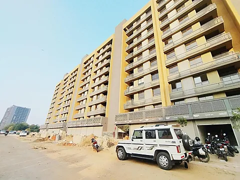Modern 2 BHK Flat with Excellent Connectivity