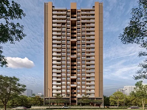 Modern 4 BHK Flat with Excellent Connectivity