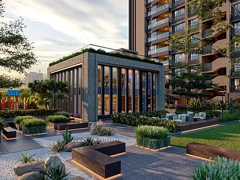 Modern 4 BHK Flat with Excellent Connectivity