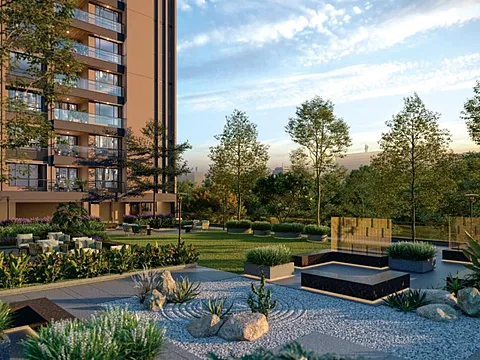 Spacious 4 BHK Luxury Apartment