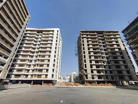 Spacious 4 BHK Luxury Apartment