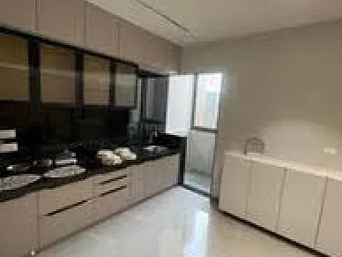Modern 4 BHK Flat with Excellent Connectivity
