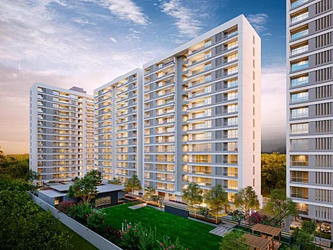 Modern 4 BHK Flat with Excellent Connectivity