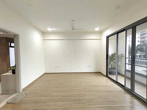 Spacious 4 BHK Luxury Apartment