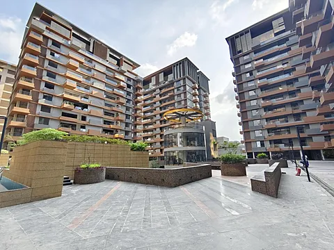 Spacious 3 BHK Luxury Apartment