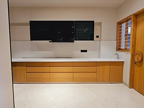 Modern 4 BHK Flat with Excellent Connectivity