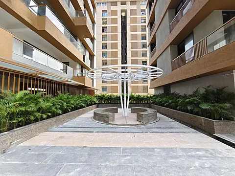 Ready To Move Spacious 5 BHK Apartment