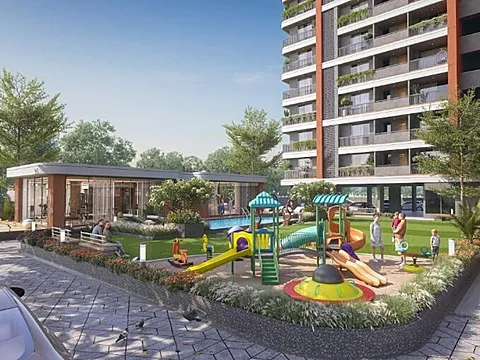 Spacious 4 BHK Luxury Apartment