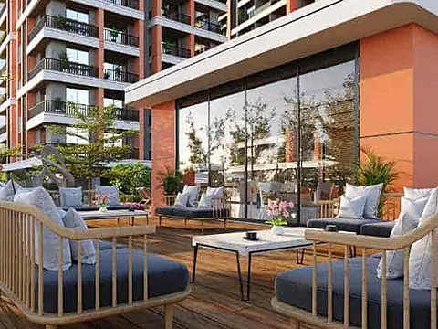 Modern 4 BHK Flat with Excellent Connectivity