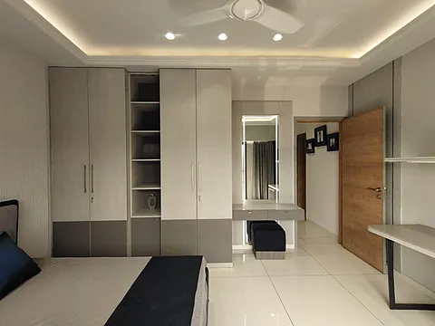 Spacious 4 BHK Luxury Apartment