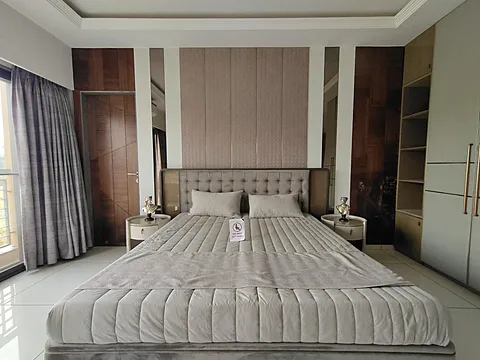 Spacious 4 BHK Luxury Apartment