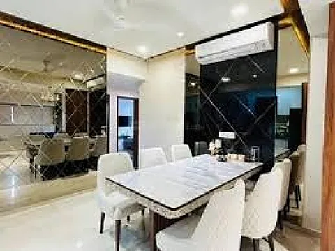 Modern 5 BHK Flat with Excellent Connectivity