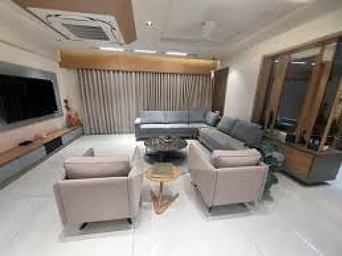 Spacious 5 BHK Luxury Apartment