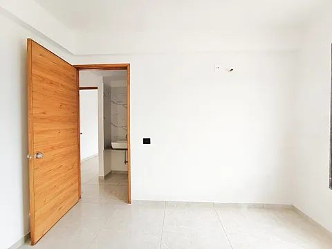 Spacious 4 BHK Luxury Apartment