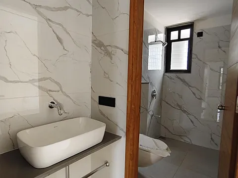 Spacious 4 BHK Luxury Apartment