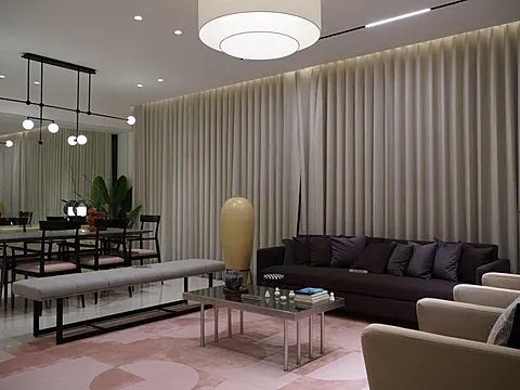 Modern 5 BHK Flat with Excellent Connectivity
