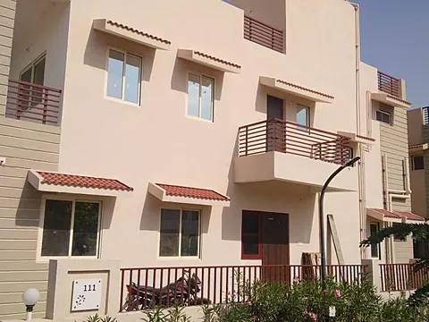 Modern 3 BHK Villa with Excellent Connectivity