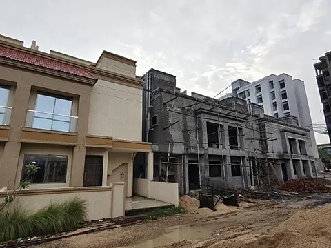 Modern 3 BHK Villa with Excellent Connectivity