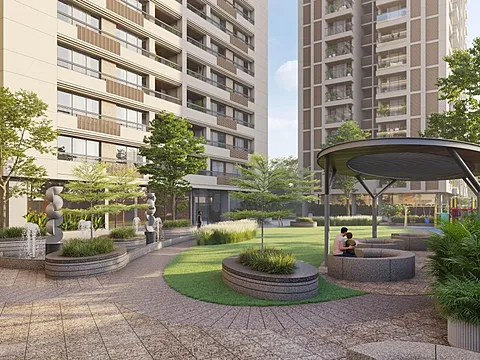 Spacious 4 BHK Luxury Apartment