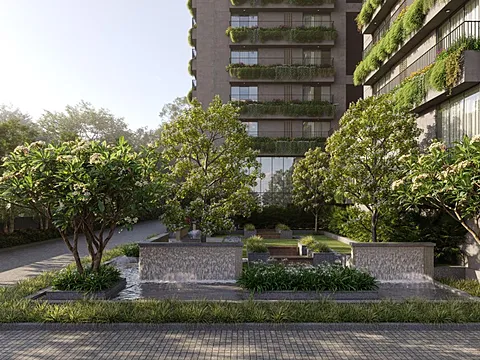Modern 4 BHK Flat with Excellent Connectivity