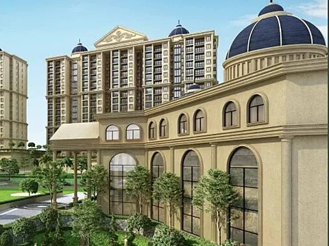 Modern 5 BHK Flat with Excellent Connectivity
