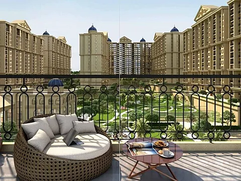 Modern 5 BHK Flat with Excellent Connectivity