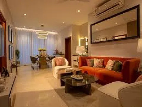 Modern 5 BHK Flat with Excellent Connectivity