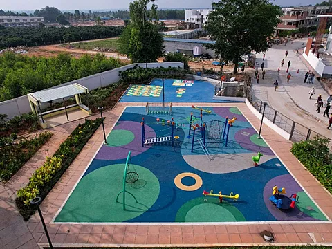 Modern 4 BHK Villa with Excellent Connectivity