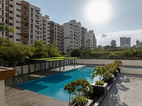 Spacious 4 BHK Luxury Apartment