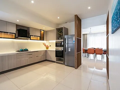 Spacious 4 BHK Luxury Apartment
