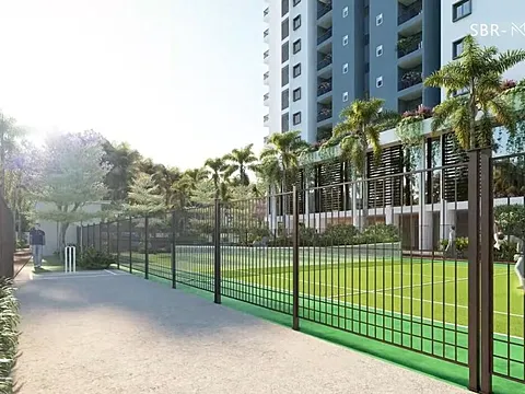 Modern 5 BHK Flat with Excellent Connectivity