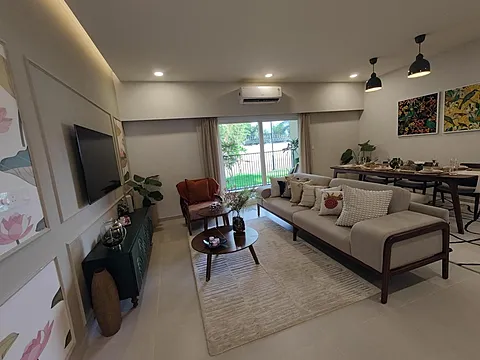 Spacious 4 BHK Luxury Apartment
