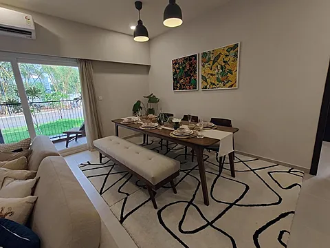 Spacious 4 BHK Luxury Apartment