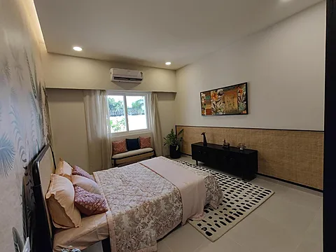 Spacious 4 BHK Luxury Apartment