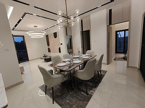 Spacious 4 BHK Luxury Apartment