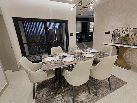 Spacious 4 BHK Luxury Apartment