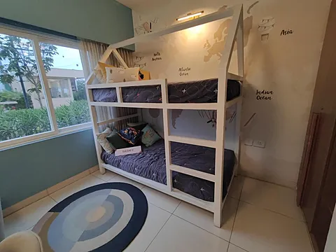 Modern 2 BHK Flat with Excellent Connectivity