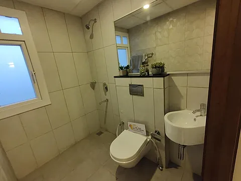 Modern 2 BHK Flat with Excellent Connectivity