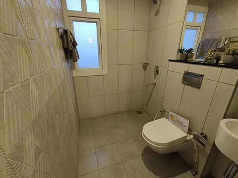 Modern 2 BHK Flat with Excellent Connectivity