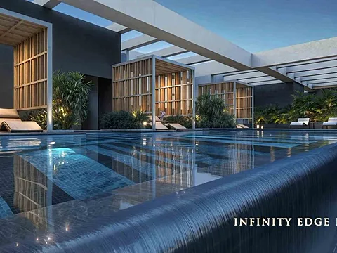 Modern 4 BHK Flat with Excellent Connectivity