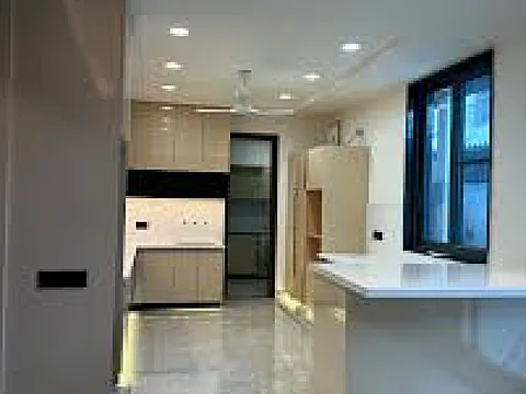 Modern 4 BHK Flat with Excellent Connectivity