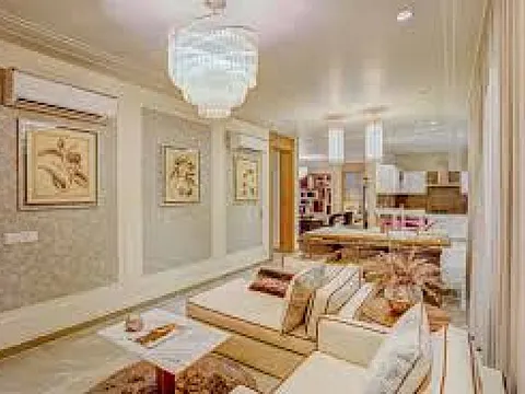 Modern 4 BHK Flat with Excellent Connectivity