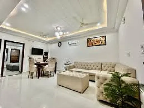 Modern 4 BHK Flat with Excellent Connectivity