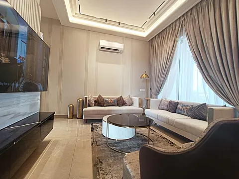 Modern 3 BHK Flat with Excellent Connectivity