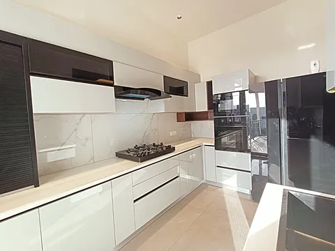 Spacious 4 BHK Luxury Apartment