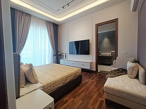 Spacious 4 BHK Luxury Apartment